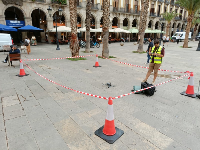 Iniciem els treballs d'aixecament de Plaça Reial